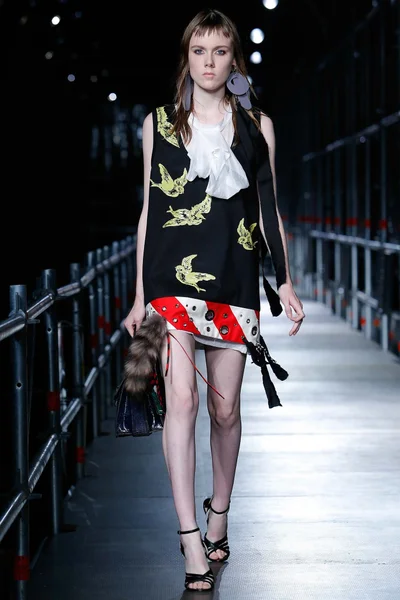 Look 22
